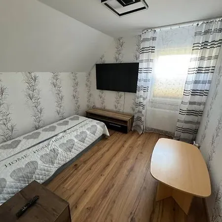 5 Zimmer Haus Mit Whirlpool, Grillhuette Und Privatem Garten, Perfekt Fuer Gruppen Oder Familien Neumuenster Exterior photo