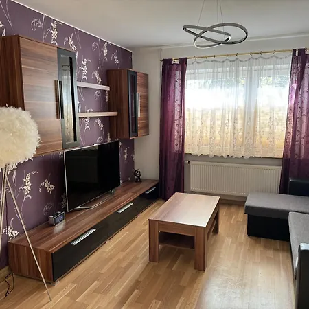 5 Zimmer Haus Mit Whirlpool, Grillhuette Und Privatem Garten, Perfekt Fuer Gruppen Oder Familien Neumuenster Exterior photo