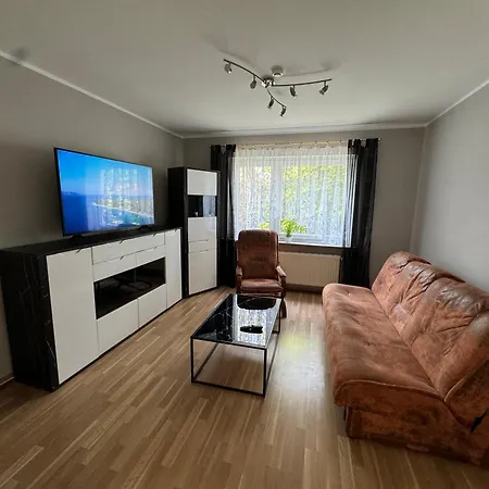 5 Zimmer Haus Mit Whirlpool, Grillhuette Und Privatem Garten, Perfekt Fuer Gruppen Oder Familien Neumuenster Exterior photo